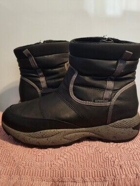 New Sz 8.5 Baretraps Darra Faux Fur,Waterproof,Weather Proof Boots.